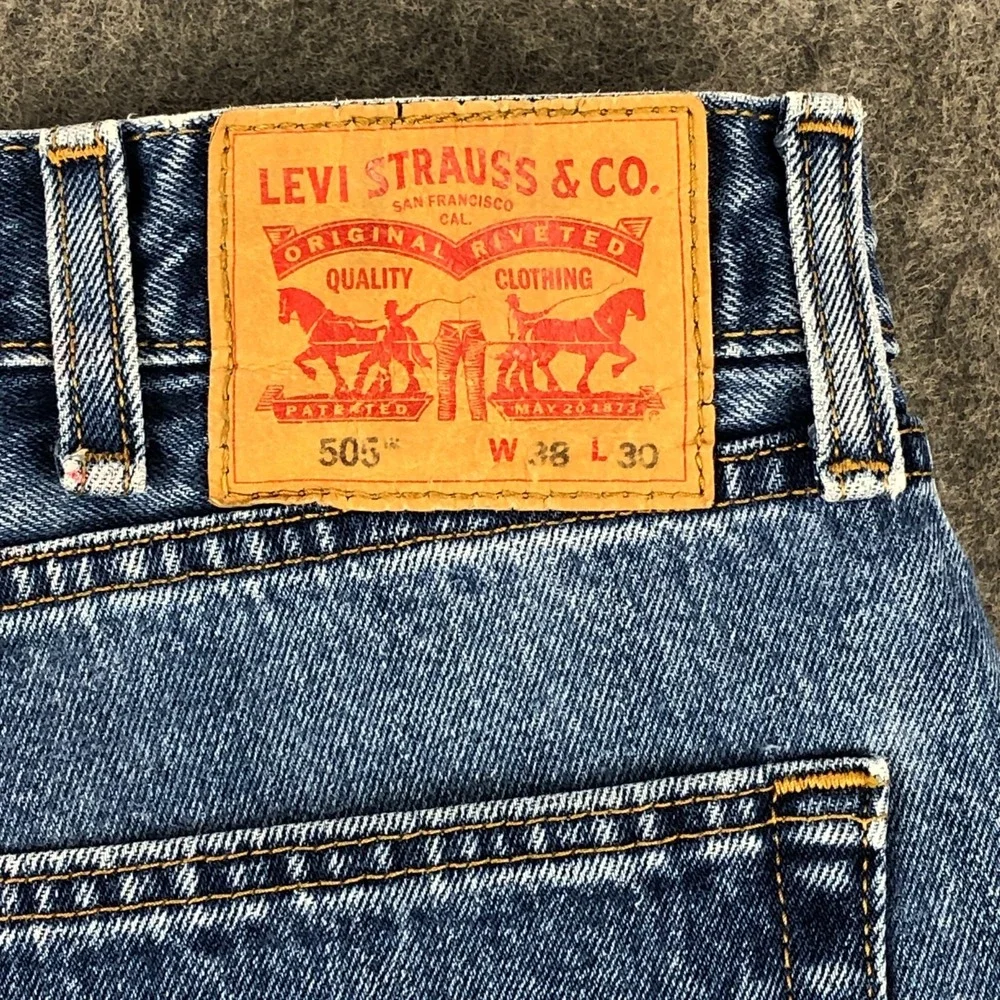 Levis 505 Jeans Mens 38x30 Blue Straight Leg Classic Mid Rise Medium Wash Cotton